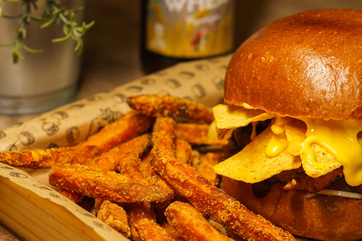 Burger Chester na wynos – Klasyk Grudziądz